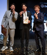 銅メダルのそうは言っても手さげボーイズ。(c)QAB