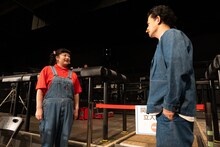 対決する（左から）ぽんぽこ・高木ひとみ○、ネコニスズ・ヤマゲン。