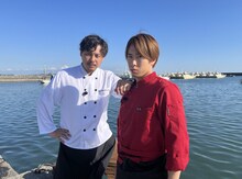 「日本全国さすらい料理バラエティ 黄金のワンスプーン！」に出演するアルコ＆ピース平子、宮舘涼太。(c)TBS