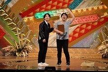 ブロック予選でネタを披露する天才ピアニスト。(c)NHK