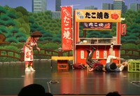 「第9回上海国際コメディフェスティバル」で上演された吉本新喜劇の様子。（写真提供：吉本興業）