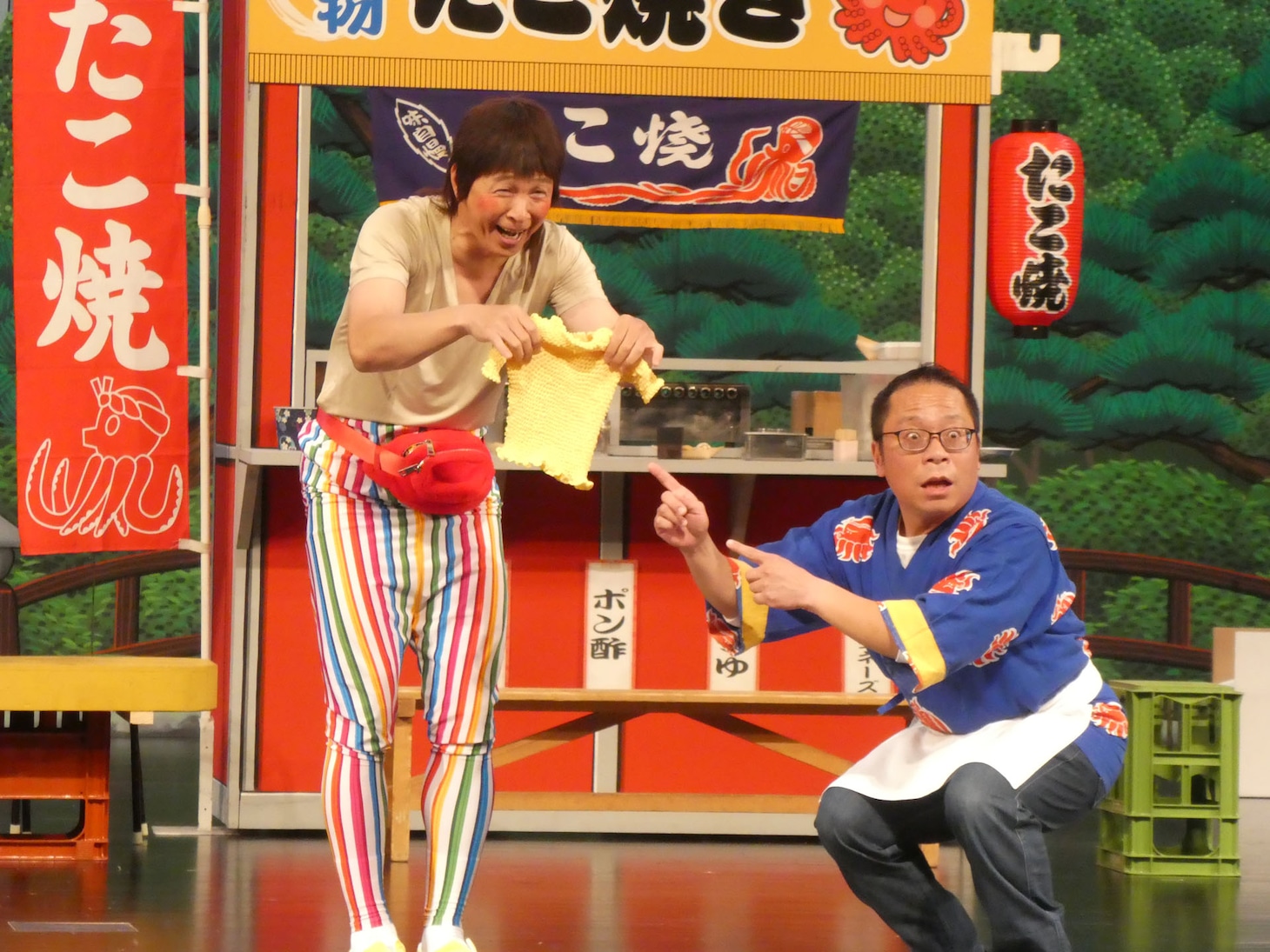 「第9回上海国際コメディフェスティバル」で上演された吉本新喜劇の様子。（写真提供：吉本興業）