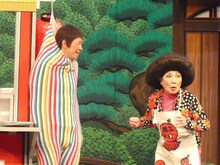 「第9回上海国際コメディフェスティバル」で上演された吉本新喜劇の様子。（写真提供：吉本興業）