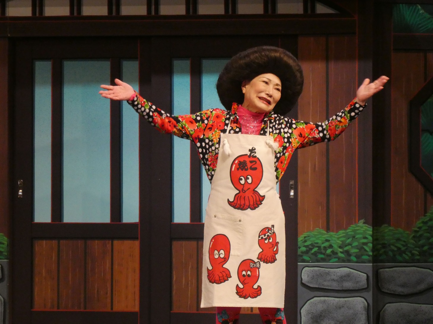 「第9回上海国際コメディフェスティバル」で上演された吉本新喜劇の様子。（写真提供：吉本興業）