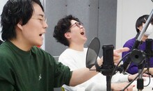 トークを収録するヤーレンズと令和ロマン。