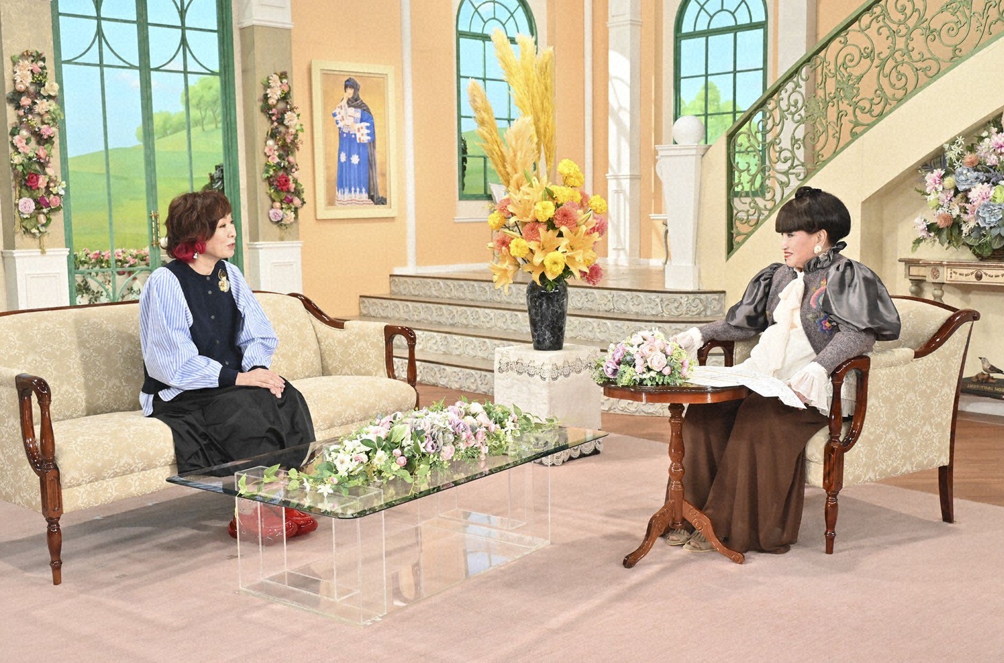 「徹子の部屋」に出演する清水ミチコと黒柳徹子。(c)テレビ朝日