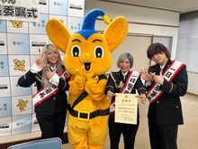 ぱーてぃーちゃんとピーポくん。