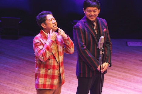 「M-1グランプリ2022」優勝時に涙を流した河本をまだイジっている井口。(写真提供:タイタン)