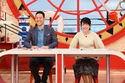 左から東野幸治、中島めぐみアナウンサー。(c)関西テレビ