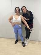 ゆりやんレトリィバァ（左）とトレーナーの岡部友（右）。