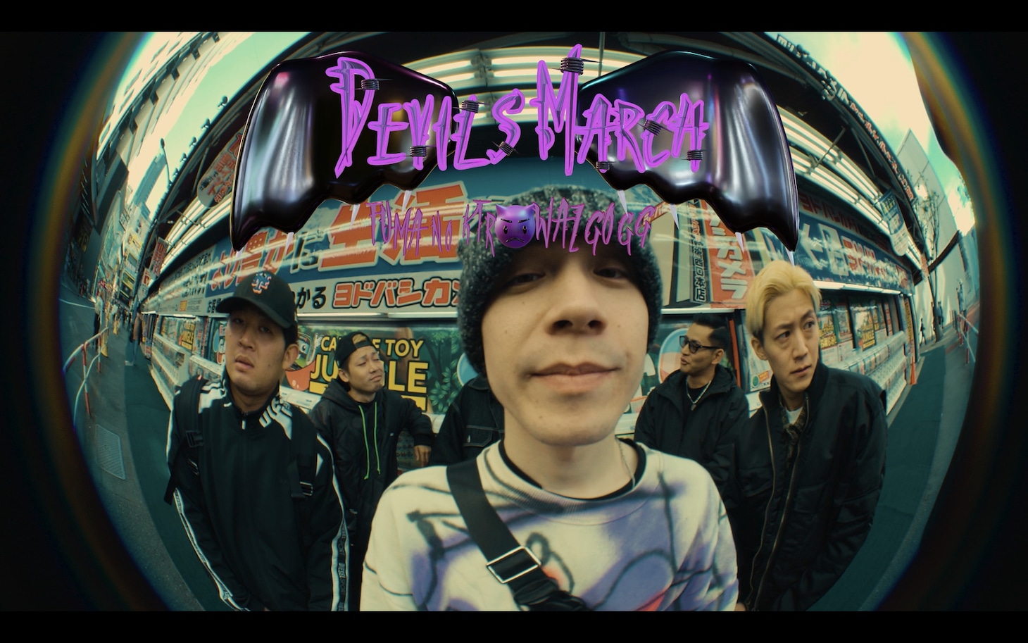 「Devil’s March」ミュージックビデオより。