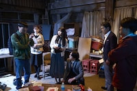 「劇場版 マーダー★ミステリー 探偵・斑目瑞男の事件簿 鬼灯村伝説 呪いの血」のワンシーン。