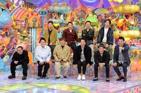 「東京に出てきたいけど芸人 その後…」に出演する（前列左から）千鳥、テンダラー、シャンプーハット、（後列左から）ダイアン、かまいたち。(c)テレビ朝日