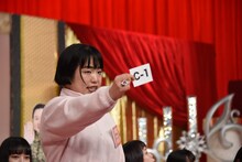 出番順が入った封筒を噛みちぎって開けたゆりやんレトリィバァ。