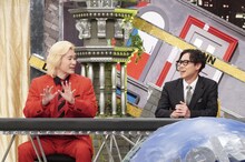 左から、カズレーザー、戸塚純貴。(c)フジテレビ