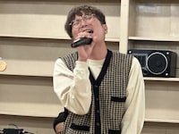 バンドのボーカルオーディションの様子。