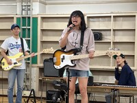 バンドのボーカルオーディションの様子。