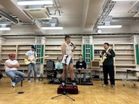 バンドのボーカルオーディションの様子。