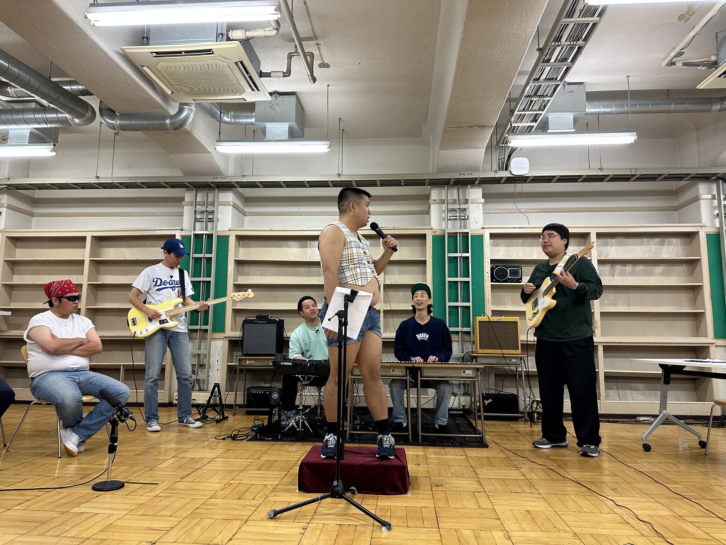 バンドのボーカルオーディションの様子。