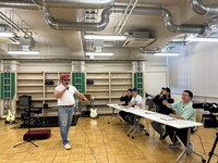 バンドのボーカルオーディションの様子。