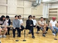 バンドのボーカルオーディションの様子。