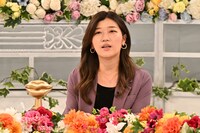「俺のベストキス発表会」進行役のヒコロヒー。(c)TBS