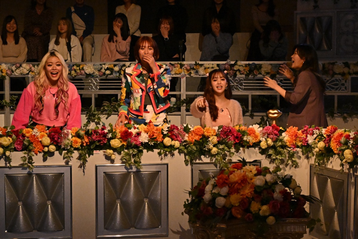 「俺のベストキス発表会」審査員たち。(c)TBS