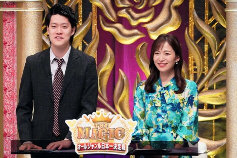 左から霜降り明星・粗品、速水里彩アナウンサー。