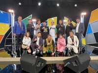 「大晦日職人歌合戦」の出演者たち。