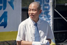 「パリピ孔明」最終話でバス運転主役を演じる上田航平。(c)フジテレビ