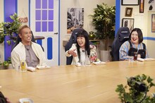 左から、オカダ・カズチカ、ハイヒール・リンゴ、紅しょうが・熊元プロレス。(c)ABCテレビ