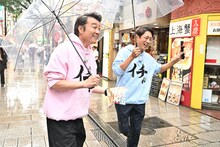 左から加藤浩次と小泉孝太郎。(c)TBS