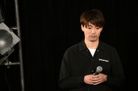 うつむきがちなホンコンチュニジア。