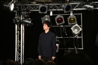 視点が定まらないジッパー・ジャンパー。