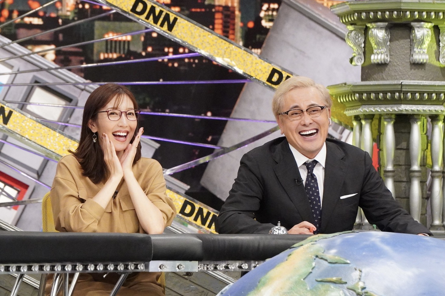 左から、小澤陽子アナ、アリタ哲平。(c)フジテレビ