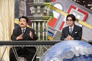 左から、空気階段・鈴木もぐら、日向亘。(c)フジテレビ