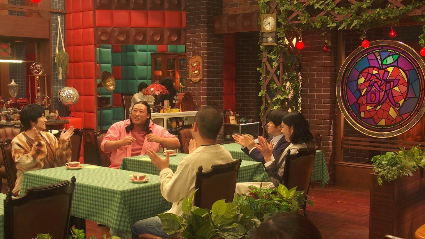 「バカリズムと欲望喫茶」のワンシーン。(c)テレビ朝日