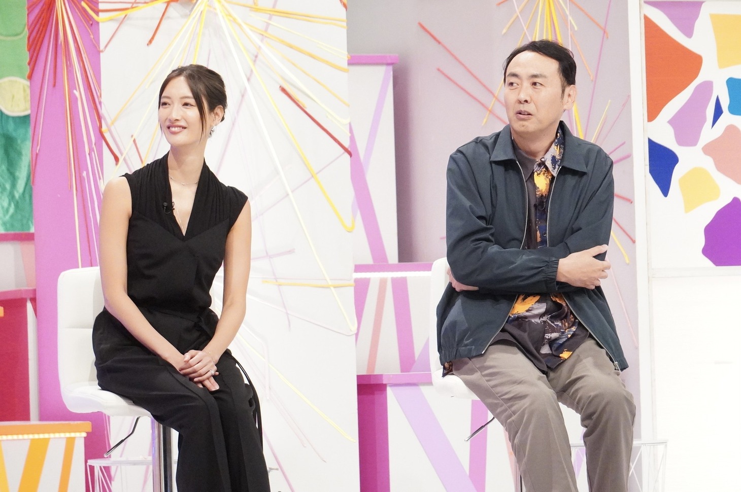 左から、菜々緒、アンガールズ田中。(c)フジテレビ