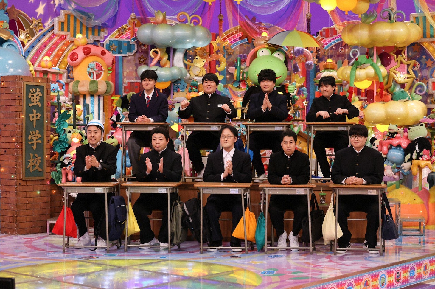 「アメトーーク！」に集結する「中学イケてない芸人」たち。(c)テレビ朝日