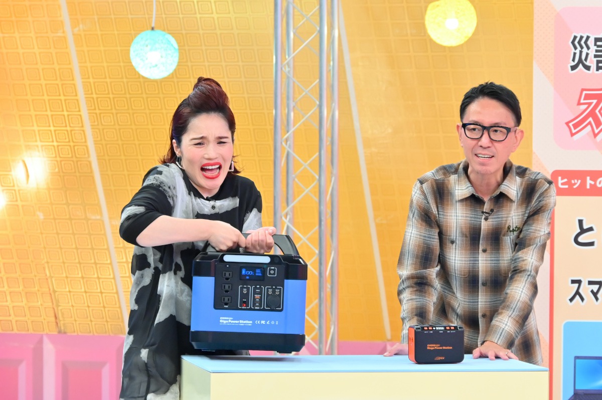 平野ノラとチュートリアル福田。(c)TBS