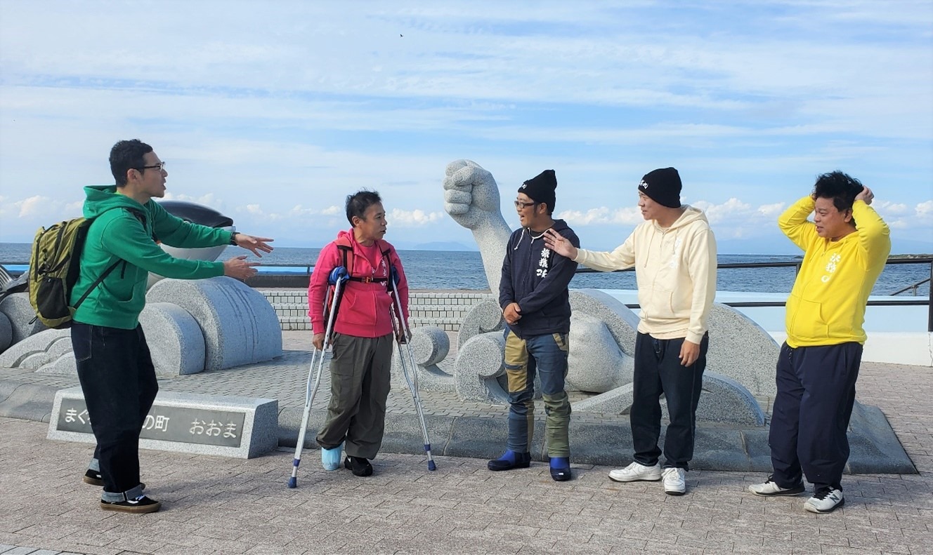 「東野・岡村の旅猿 特別版 大間で岡村マグロ解体ショーへの旅 完結編」のワンシーン。(c)日本テレビ