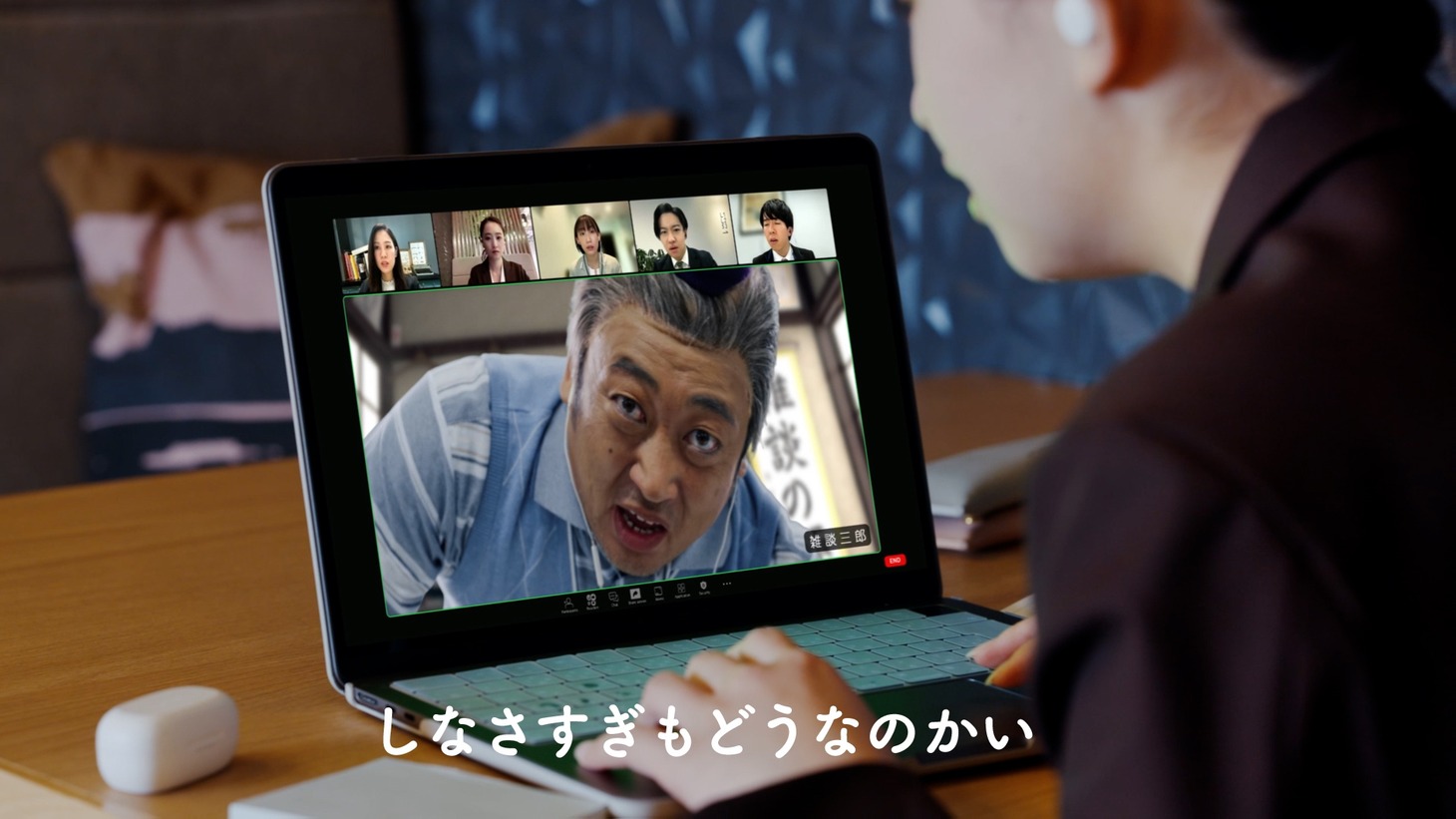 Web動画「職場の雑談あるある ～雑談は腹三分目がちょうどイイ～」のワンシーン。