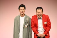 モグライダー。左から芝大輔、ともしげ。