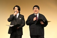 決勝進出者会見でMCを務めたマヂカルラブリー。