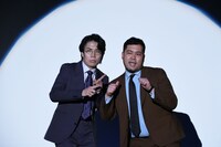 決勝進出者会見に登場した令和ロマン。