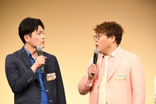 MCのマヂカルラブリー村上になぜ人気があるのかわからないと言われ、顔を見合わせるマユリカ。