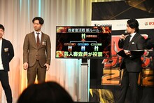 敗者復活戦の新ルールを説明するマヂカルラブリー・野田クリスタル。