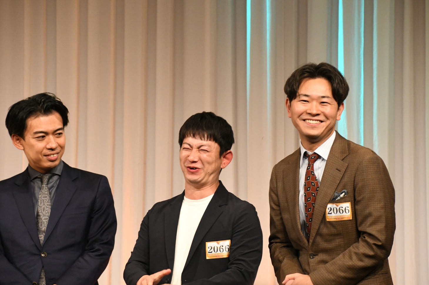 心が通じ合っているダンビラムーチョ（右2人）。