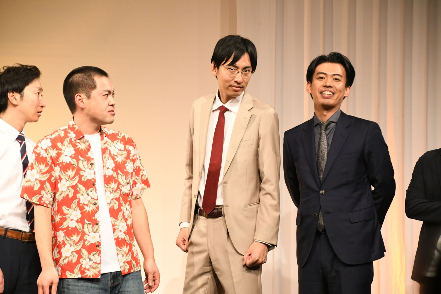 「M-1グランプリ2023」決勝進出者会見の様子。