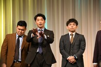 「お互いの存在がデカかったでぇ～」「お前のネタがあってこそやでぇ～」の「でぇ～」がハモった場面を説明するさや香。
